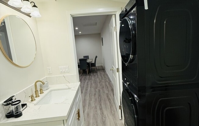 Studio, 1 bath, 550 sqft, $2,000