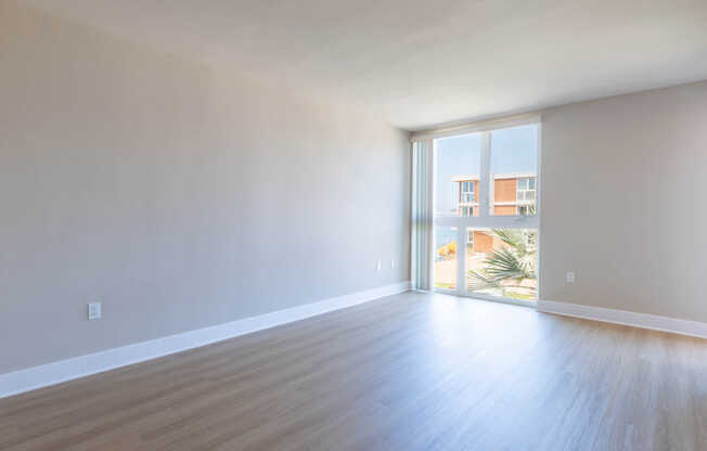 Breakwater at Marina del Rey Apartments Balcony