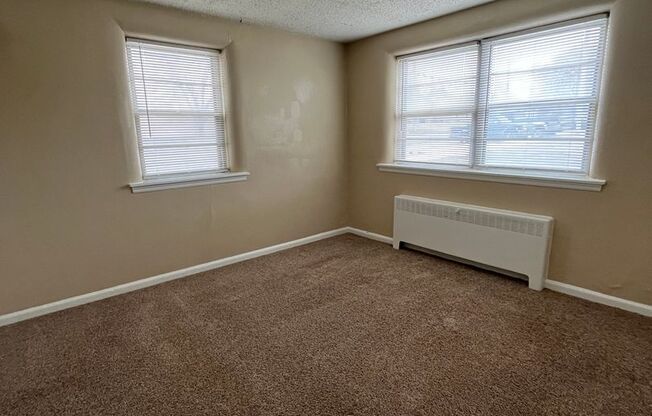 2 beds, 1 bath, $700