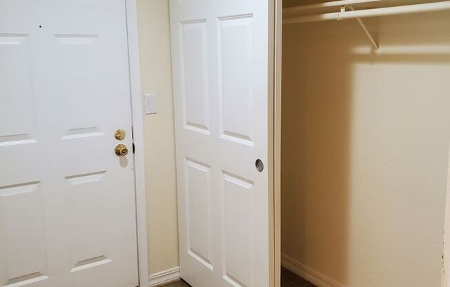 2 Bedroom Condo At Sunn Fjord Condominiums / HALF OFF FIRST MONTHS RENT!!!