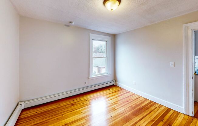 2 beds, 1 bath, $1,595, Unit 2