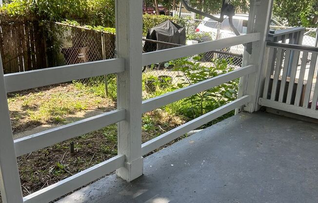 2 beds, 1 bath, $1,100