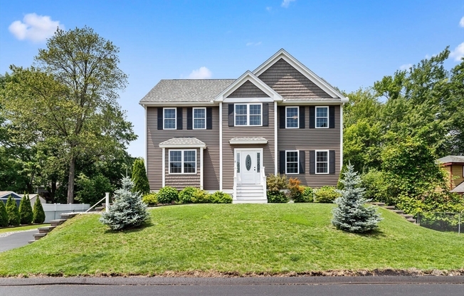 10 CAROL AVE