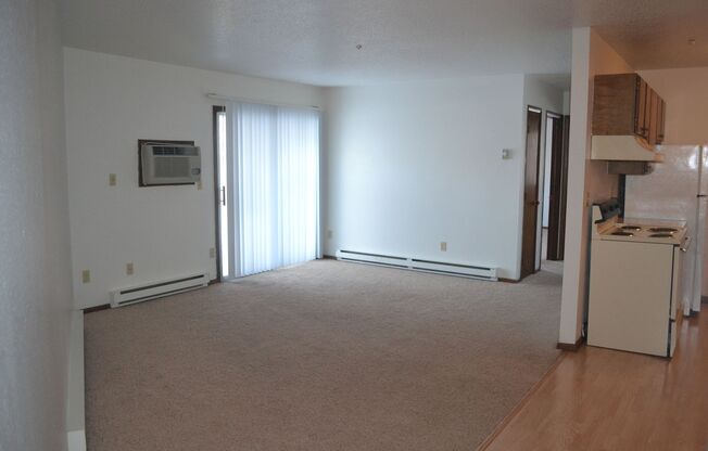 2 beds, 1 bath, 851 sqft, $875, Unit 17