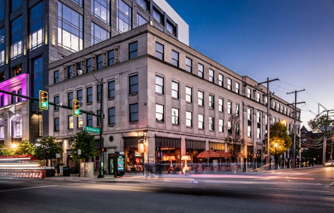 1 bed, 1.5 baths, 1,102 sqft, $2,095, Unit 410