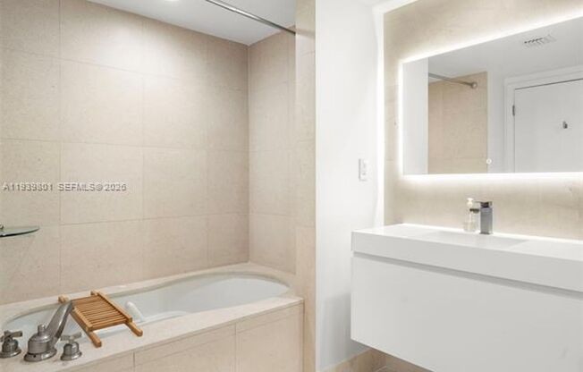 2 beds, 2 baths, 993 sqft, $7,500, Unit 6801 Collins Ave appt 1409