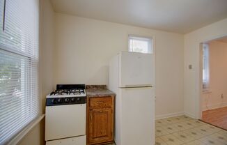 2 beds, 1 bath, $1,025, Unit 521 N Chicago St