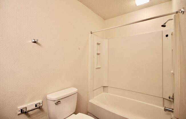 2 beds, 1 bath, $950, Unit Unit 7