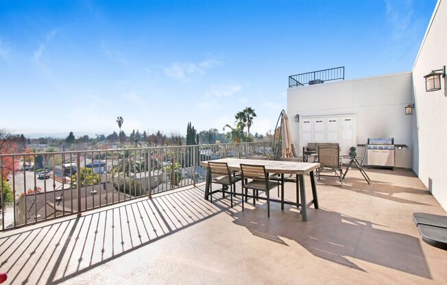 2 beds, 2 baths, 895 sqft, $2,715, Unit 207