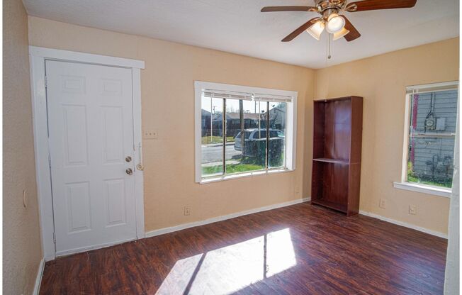 Great Home Near AT&T Center and Downtown!