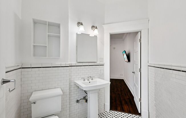 Studio, 1 bath, 375 sqft, $1,425, Unit 209