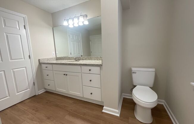 1 bed, 1 bath, 871 sqft, $1,400, Unit 2706-5 Pearl Remodel