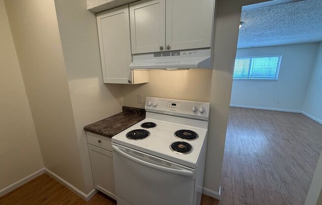 2 beds, 1 bath, 705 sqft, $765, Unit 837-Unit 2