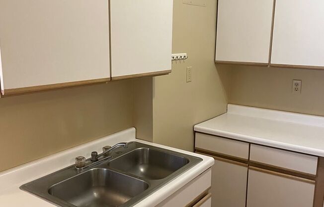 1 bed, 1 bath, 600 sqft, $999, Unit 205