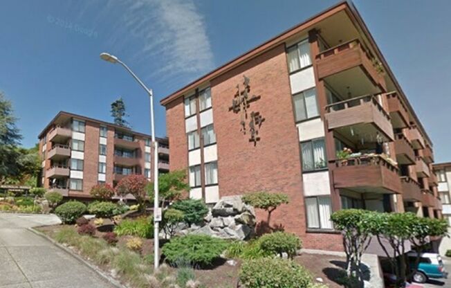 Magnolia Vista & Manor | Where Space Meets Neighborhood Charm | 1 Month Free!
