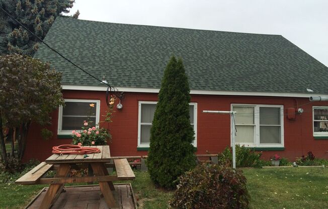 2bed 1bath Duplex in The Heart of Town!!