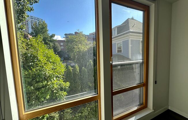 Studio, 1 bath, 412 sqft, $1,549, Unit Unit 401