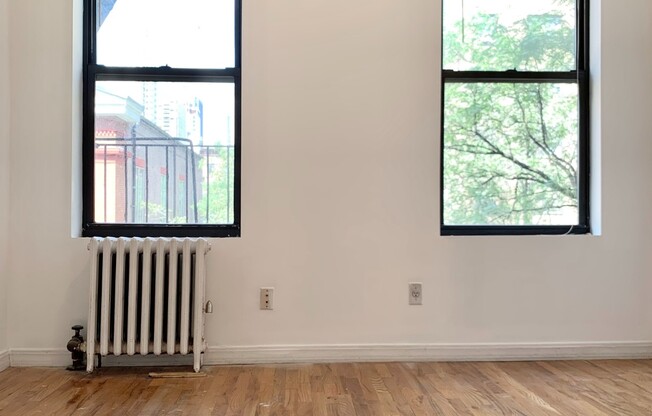 224 E 27 ST