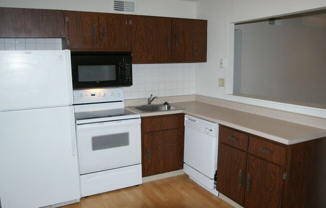 2 beds, 1 bath, 900 sqft, $980, Unit 09970-C