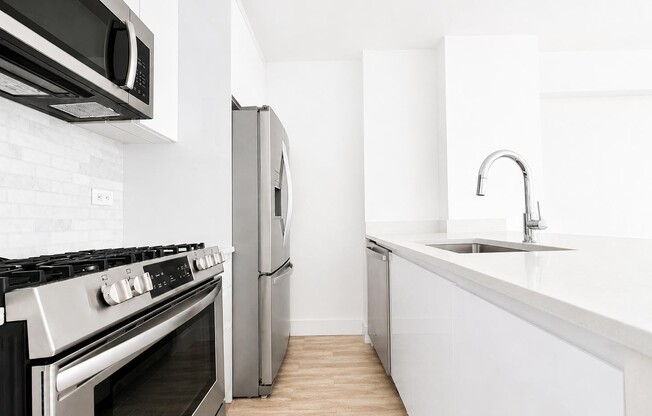 1 bed, 1 bath, $5,600, Unit 11E