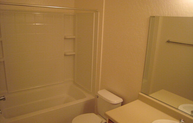 3 beds, 2 baths, $1,600, Unit UNIT 2027