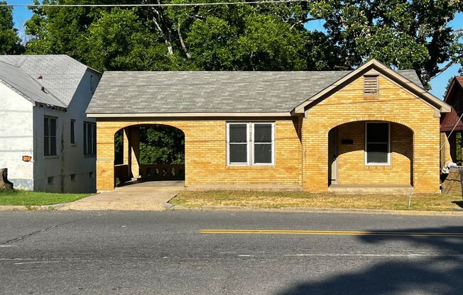 Cozy 3-Bedroom House on Linwood Ave.