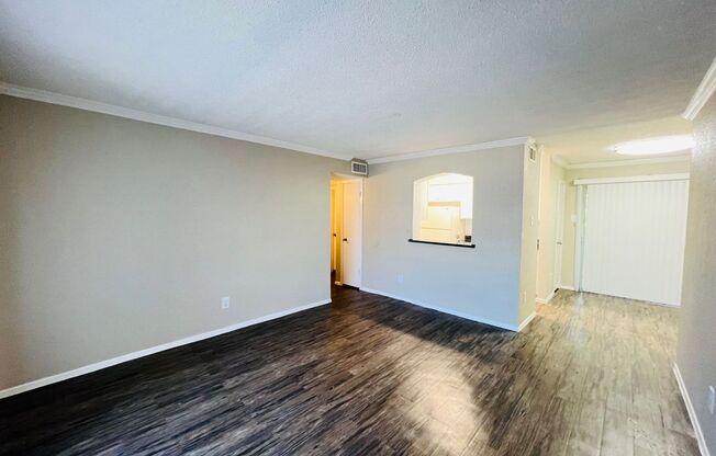 2 beds, 1 bath, 849 sqft, $1,300, Unit 1-250