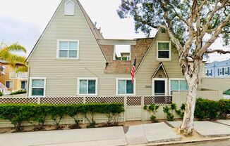 Charming Studio on Mission Blvd. w/ Parking! Mission Beach - $1,995/mo!