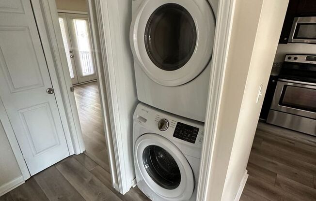 2 beds, 1 bath, 860 sqft, $1,295, Unit 291-7