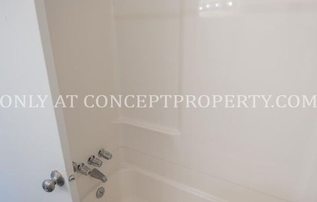 2 beds, 1.5 baths, 1,040 sqft, $1,299, Unit 03