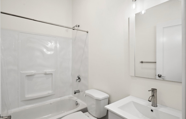3 beds, 2 baths, 875 sqft, $1,300, Unit Unit 404
