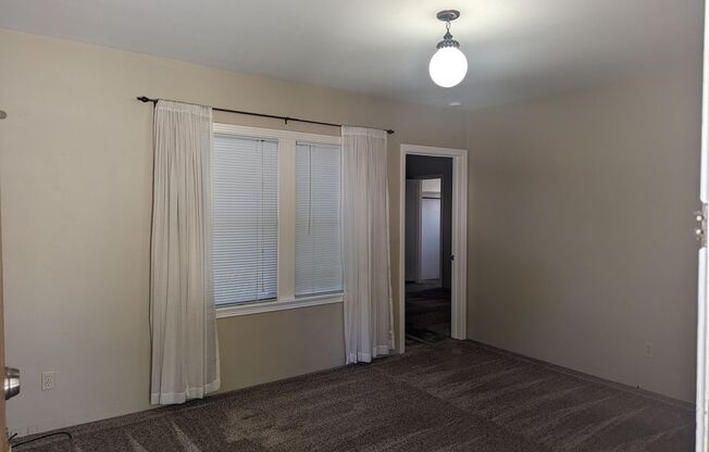 2 beds, 1 bath, $1,700