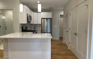 2556 N LOUIS
