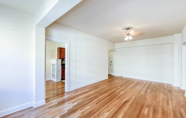 The-Frontenac-Living-Room