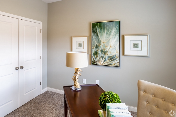 2BR, 2BA - 1,035 SF