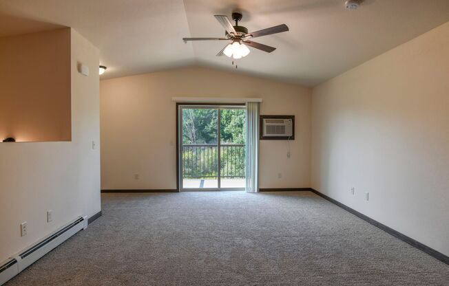 2 beds, 1 bath, 970 sqft, $1,160