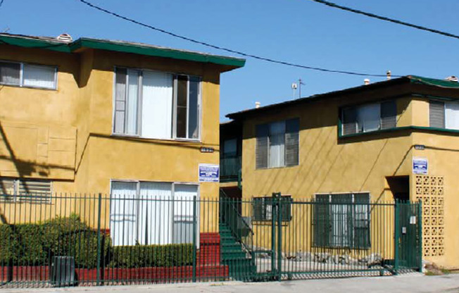 1935 AND 1939 OBAMA BLVD