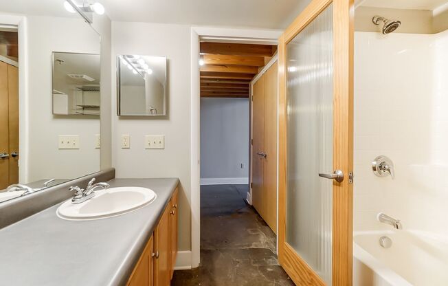 1 bed, 1 bath, 1,111 sqft, $1,613, Unit 3301-403
