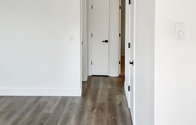 2 beds, 1 bath, 890 sqft, $1,655, Unit 24