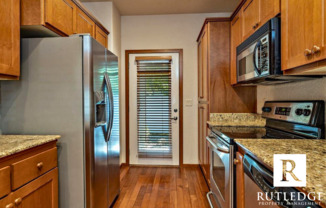 3 beds, 2.5 baths, $2,195, Unit 522