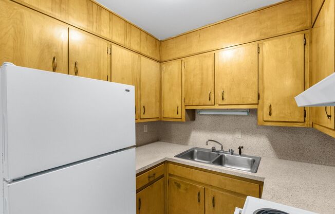 Celeste Manor - 1 Bedroom / 1 Bathroom Apartment