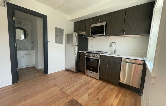 1 bed, 1 bath, 371 sqft, $780, Unit 403