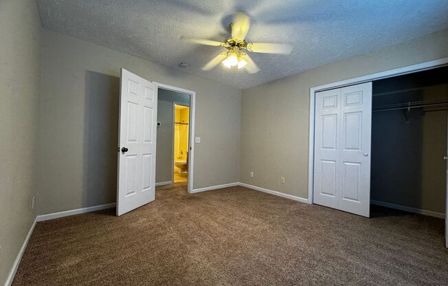 2 beds, 2 baths, $1,100, Unit UNIT 4