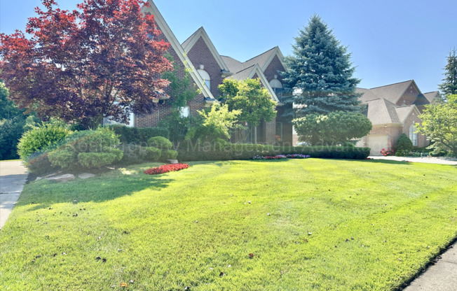 Spacious 4-Bed Colonial in Troy’s Stone Haven Woods