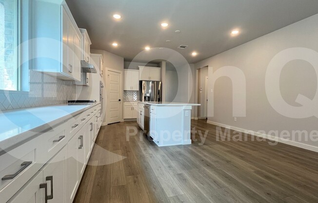 5522 BLUE PT LN