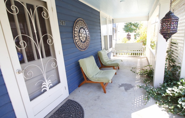 Charming 2BR/1BA Arnette Avenue Bungalow! #WhitePicketFenceLife