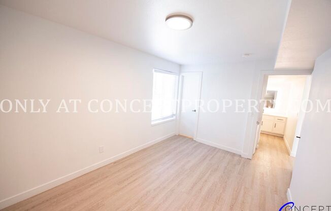 2 beds, 1 bath, 894 sqft, $1,599, Unit 04