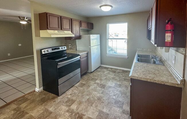 2 beds, 1 bath, $775, Unit UNIT A