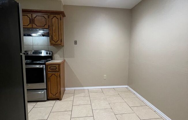 2 beds, 1 bath, 850 sqft, $850, Unit C