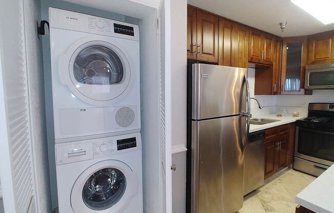 2 beds, 2 baths, 940 sqft, $2,895, Unit 406